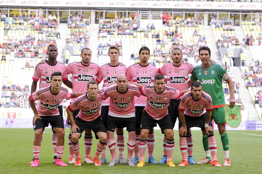 La formazione iniziale della Juventus: Buffon; Rugani, Bonucci, Chiellini, Lichtsteiner, Pogba, Khedira, Sturaro, Padoin; Dybala, Zaza. LaPresse